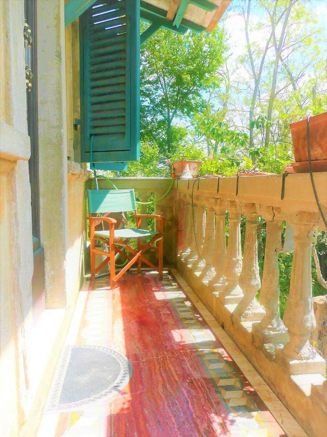 Apartamento Budget Romance Tower Studio Lari Exterior foto
